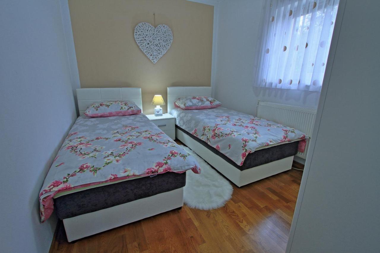 Holiday House Lana Otocac Ngoại thất bức ảnh
