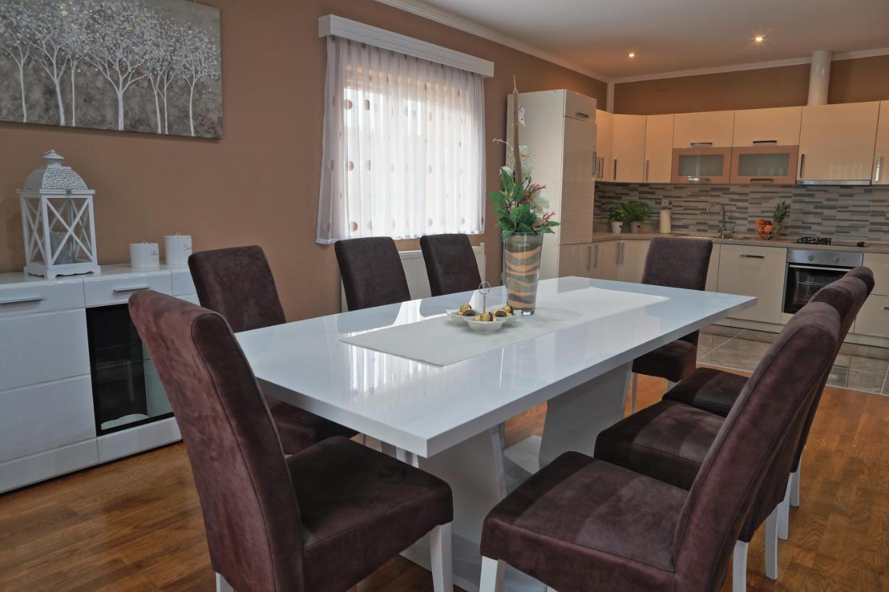 Holiday House Lana Otocac Ngoại thất bức ảnh