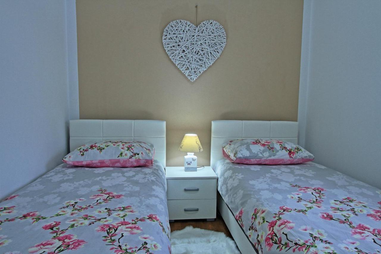 Holiday House Lana Otocac Ngoại thất bức ảnh