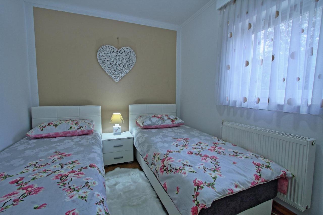 Holiday House Lana Otocac Ngoại thất bức ảnh