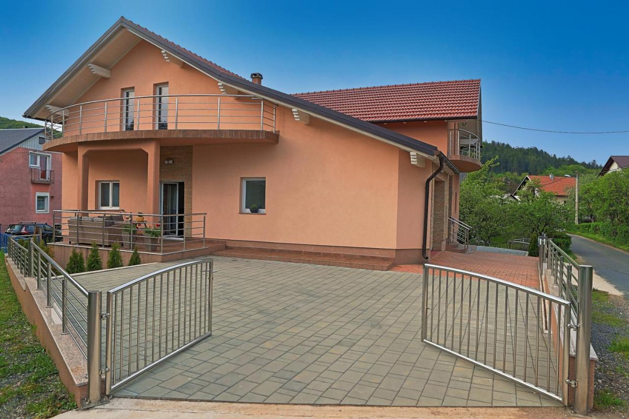 Holiday House Lana Otocac Ngoại thất bức ảnh